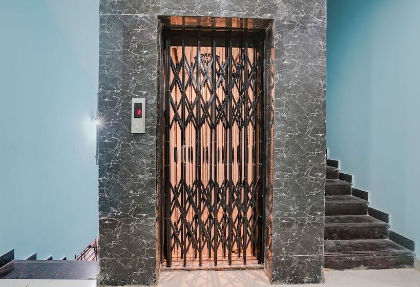 Hotel Oyo 46419 Moon Light Hospitality