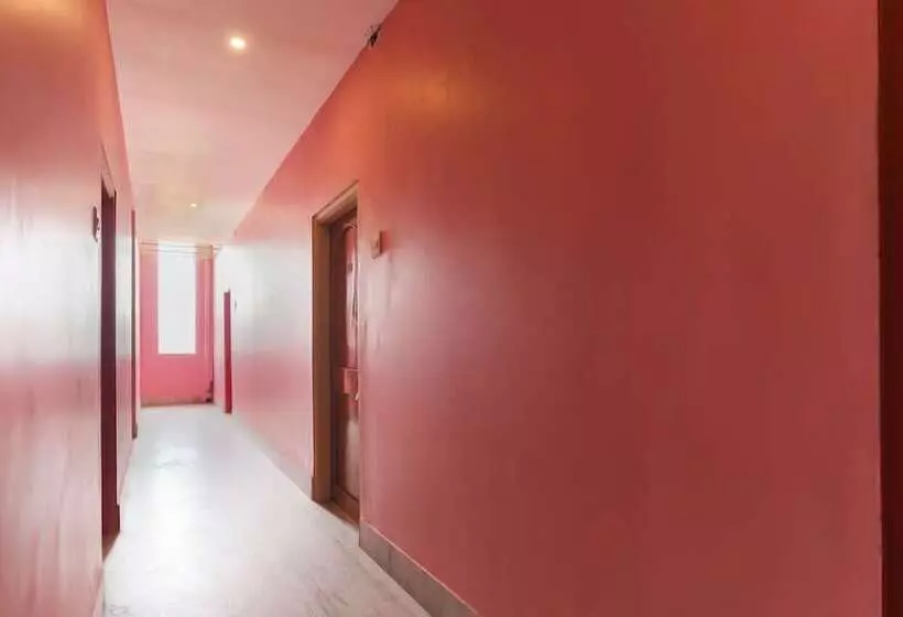 ホテル Spot On 38541 Nirmalya S Maharaja