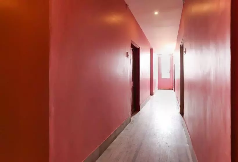 ホテル Spot On 38541 Nirmalya S Maharaja