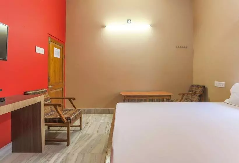 ホテル Spot On 38541 Nirmalya S Maharaja