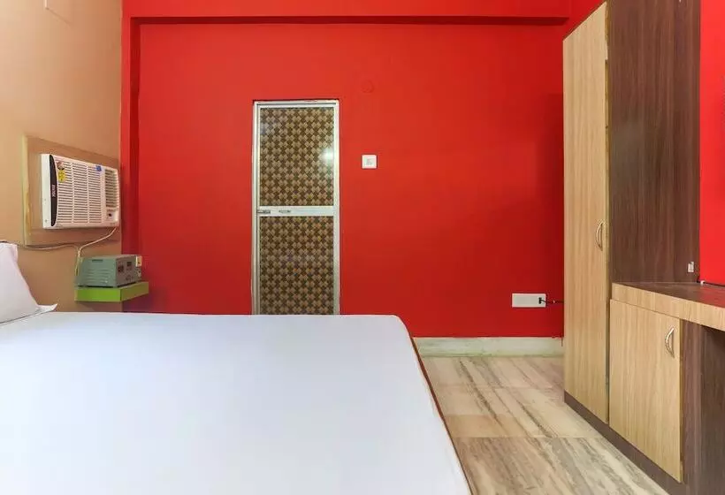 ホテル Spot On 38541 Nirmalya S Maharaja