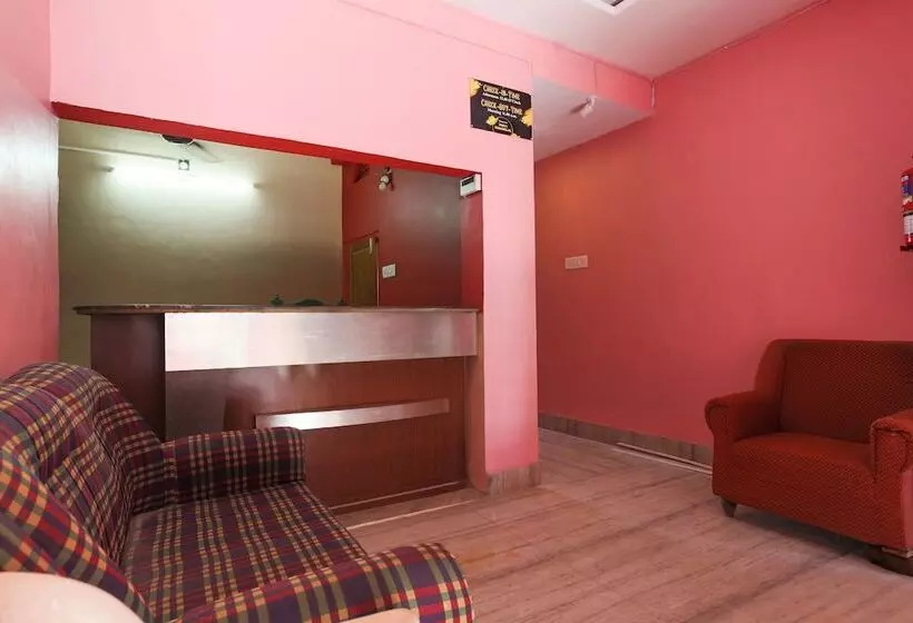 ホテル Spot On 38541 Nirmalya S Maharaja