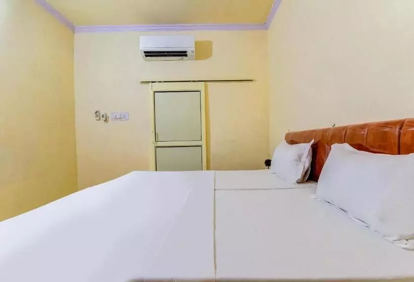Hotelli Spot On 47803 Ren Basera Guest House