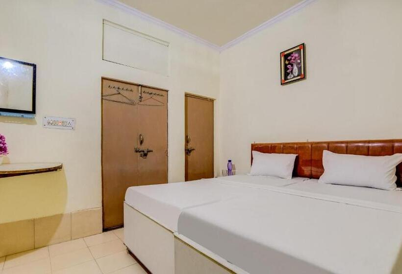 ホテル Spot On 47803 Ren Basera Guest House