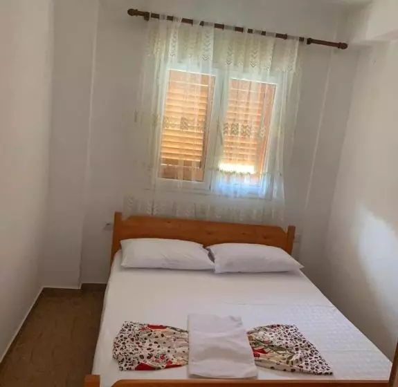 پانسیون Denaj House