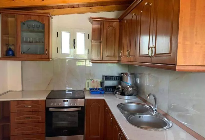 پانسیون Denaj House