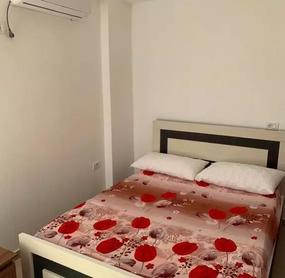 پانسیون Denaj House