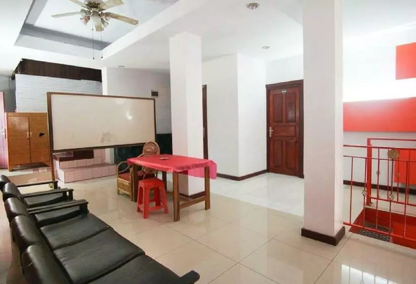 Majatalo Reddoorz Near Mal Abepura