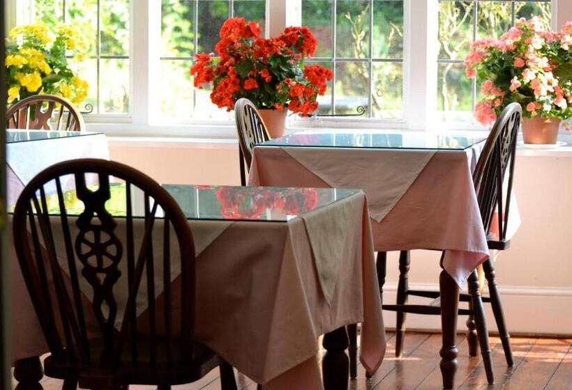 Bed and Breakfast Hatsue Guest House