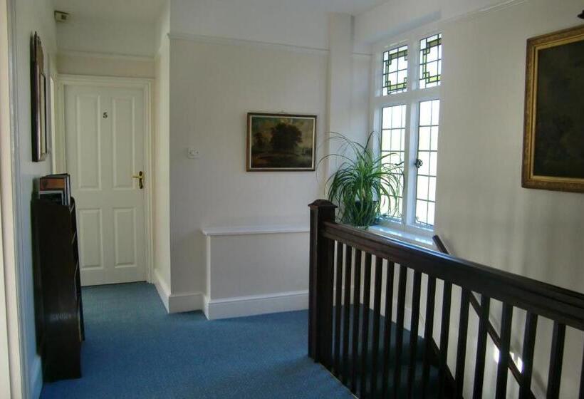 Bed and Breakfast Hatsue Guest House