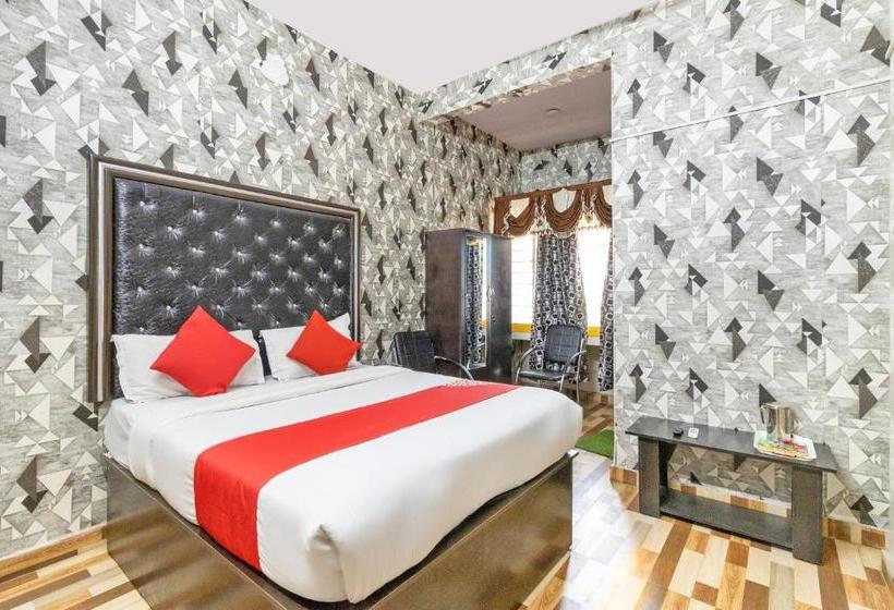 בית מלון כפרי Pavithra Deluxe Lodge