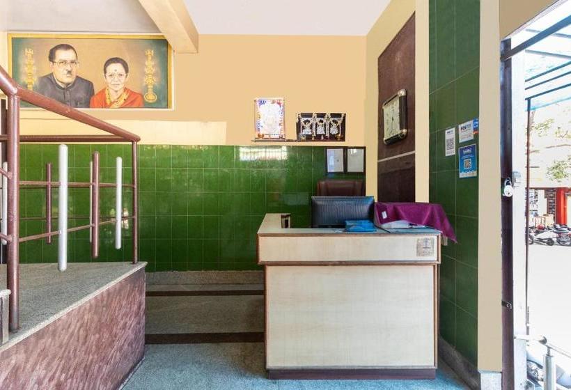 בית מלון כפרי Pavithra Deluxe Lodge