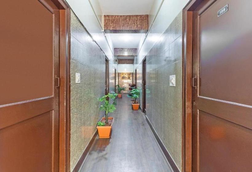 בית מלון כפרי Pavithra Deluxe Lodge