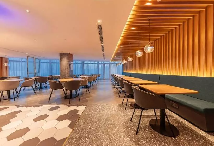 ホテル Holiday Inn Express Yichang Riverside By Ihg