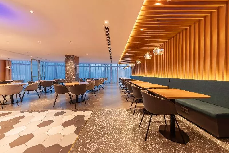 ホテル Holiday Inn Express Yichang Riverside By Ihg