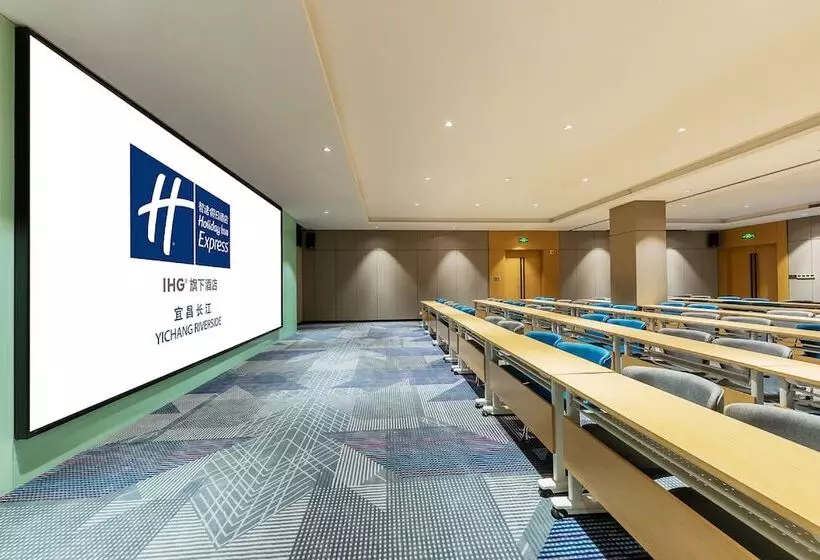 ホテル Holiday Inn Express Yichang Riverside By Ihg