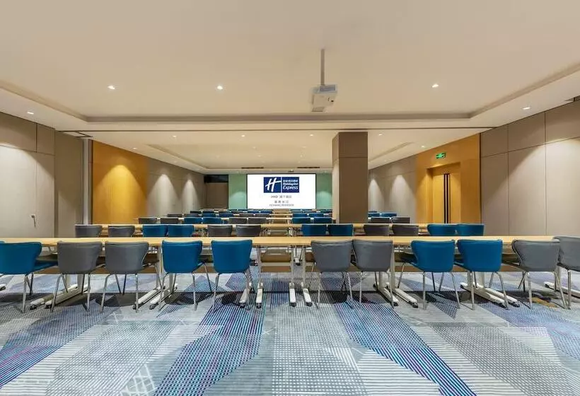 ホテル Holiday Inn Express Yichang Riverside By Ihg
