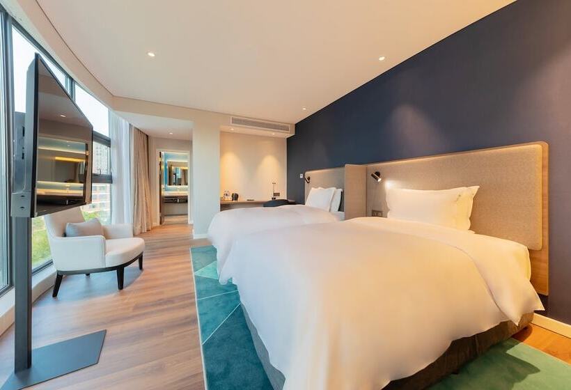 בית מלון כפרי Holiday Inn Express Yichang Riverside By Ihg