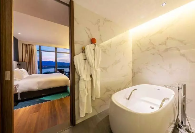 ホテル Holiday Inn Express Yichang Riverside By Ihg