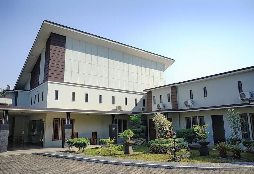 هتل Oyo 1283 Guest House Loemajan