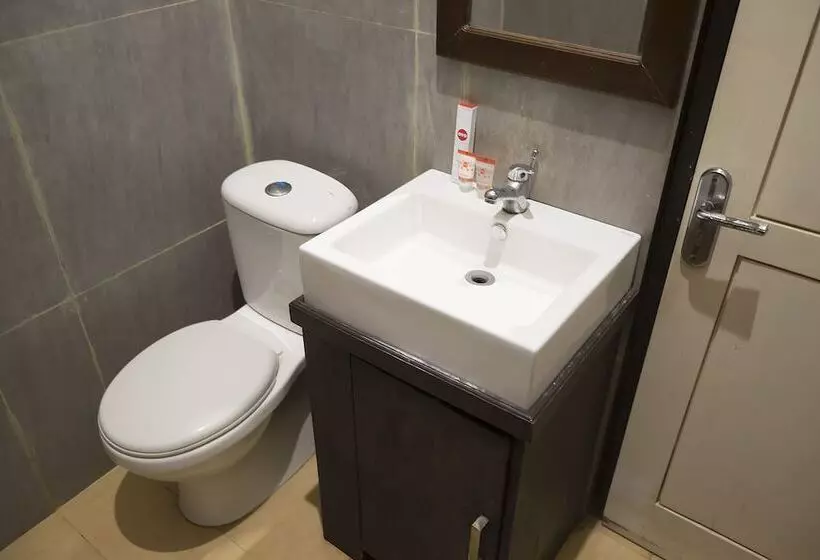 هتل Oyo 1283 Guest House Loemajan