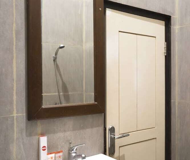 هتل Oyo 1283 Guest House Loemajan