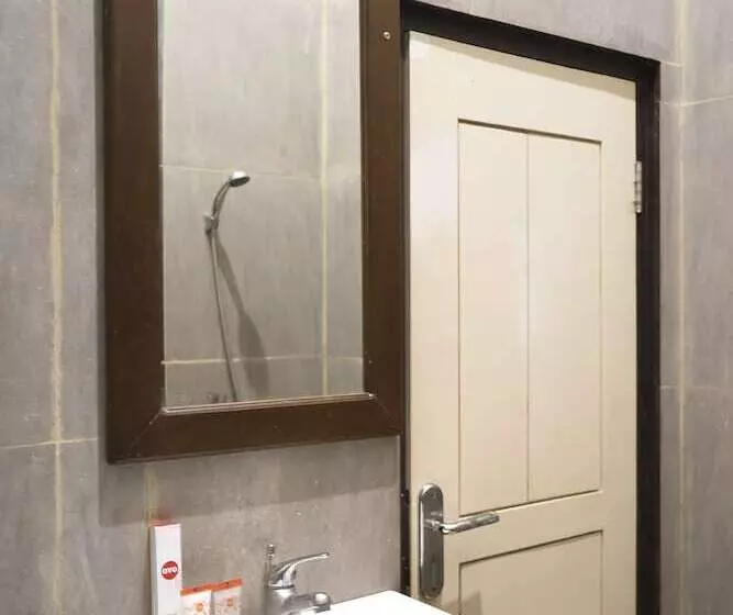 هتل Oyo 1283 Guest House Loemajan