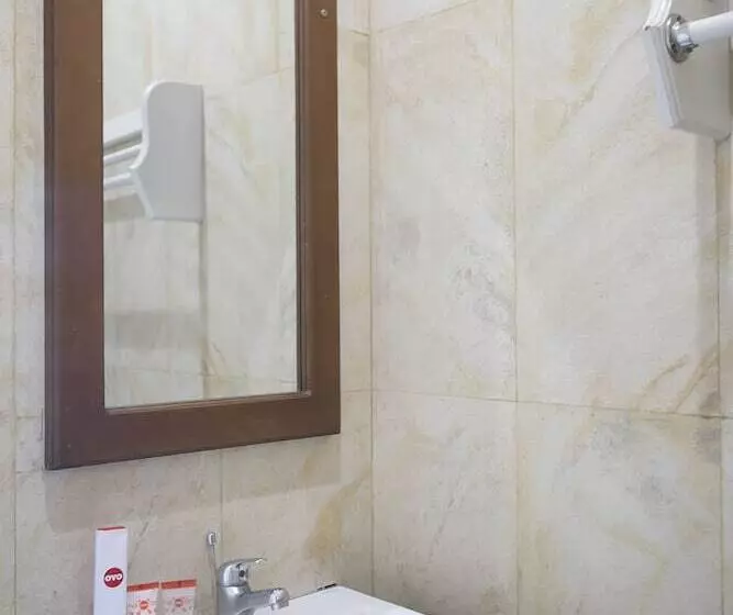 هتل Oyo 1283 Guest House Loemajan