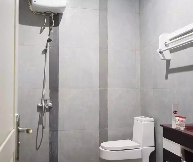 هتل Oyo 1283 Guest House Loemajan