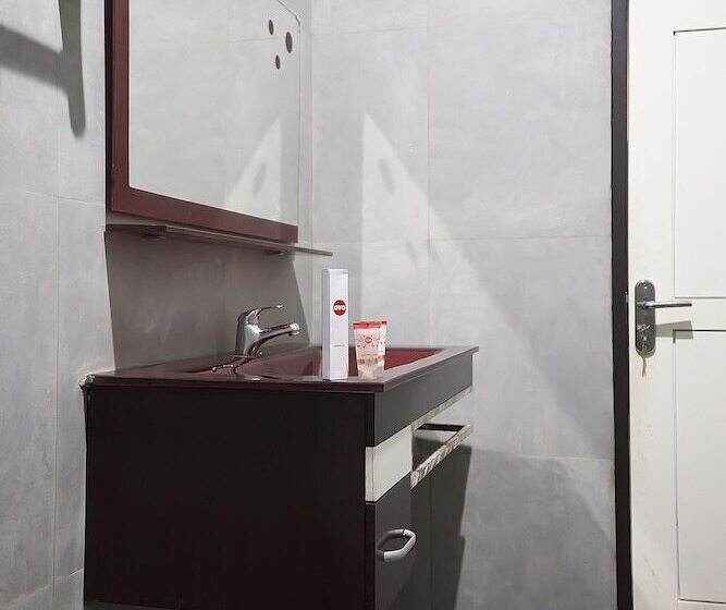 هتل Oyo 1283 Guest House Loemajan