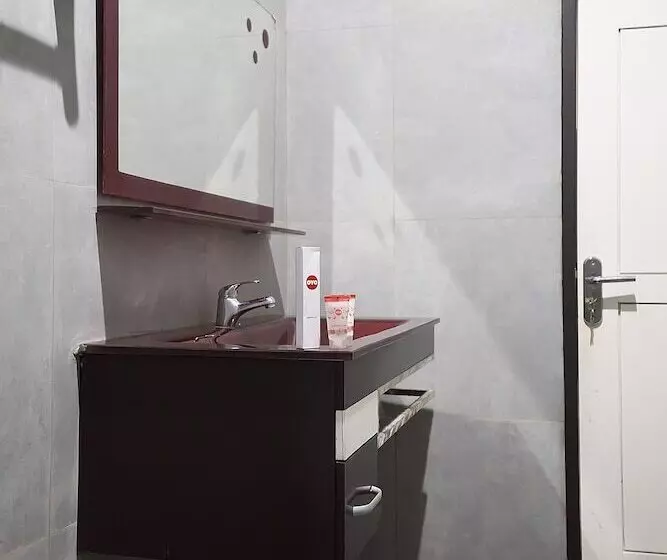 هتل Oyo 1283 Guest House Loemajan