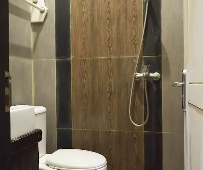 هتل Oyo 1283 Guest House Loemajan