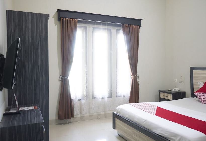 هتل Oyo 1283 Guest House Loemajan