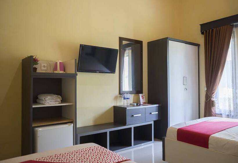 هتل Oyo 1283 Guest House Loemajan