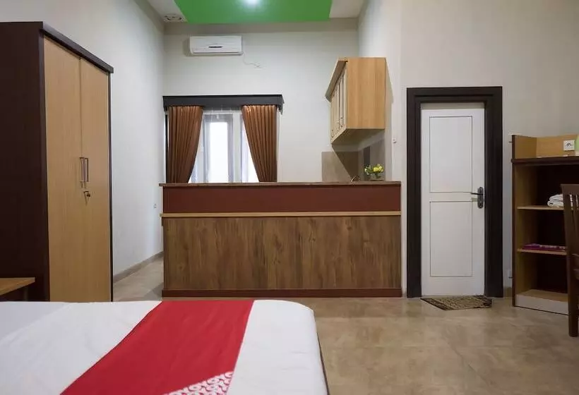 هتل Oyo 1283 Guest House Loemajan