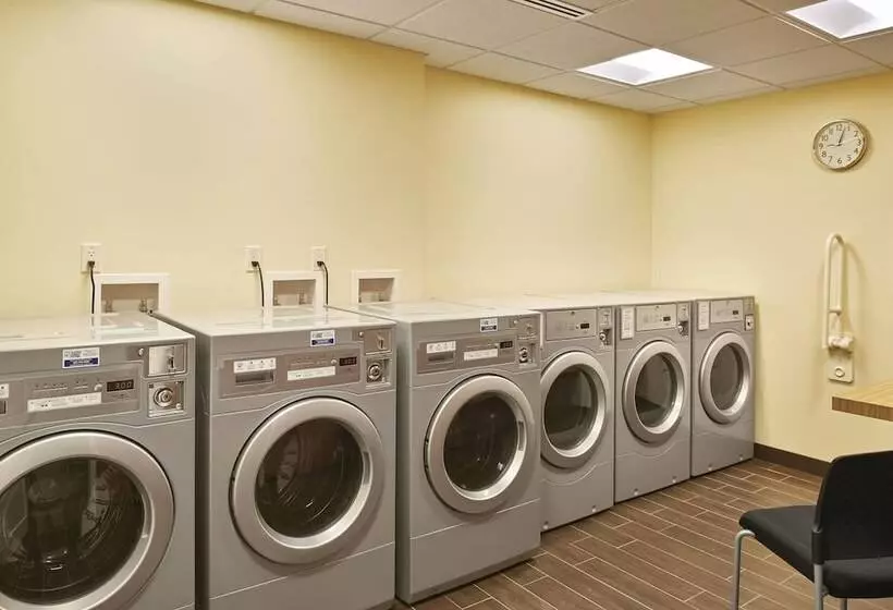 ホテル Towneplace Suites By Marriott Medicine Hat