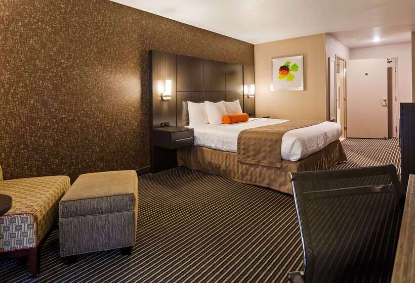 فندق Best Western Plus Rama Inn & Suites