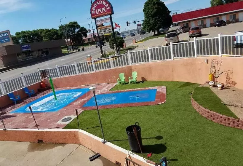 هتل Broadway Inn Yankton