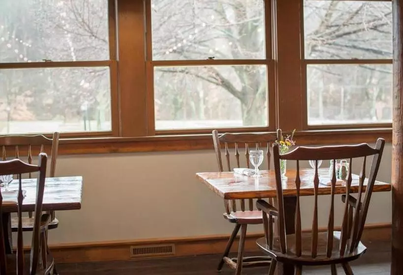 酒店 Brown County Inn