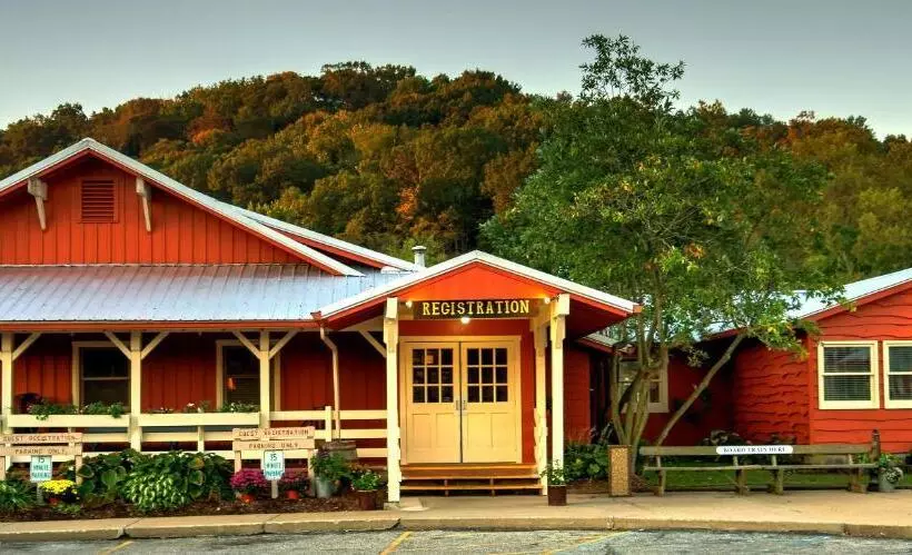 酒店 Brown County Inn