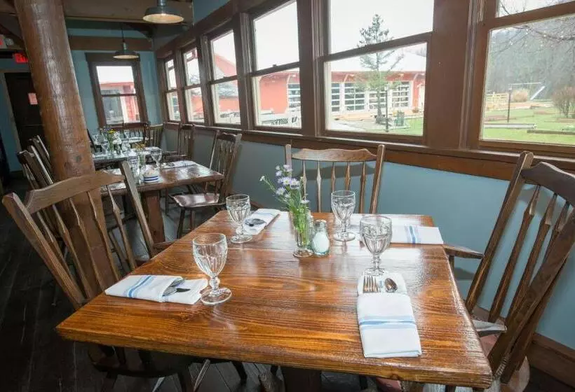 酒店 Brown County Inn