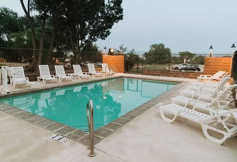 בית מלון כפרי Bryce Pioneer Village