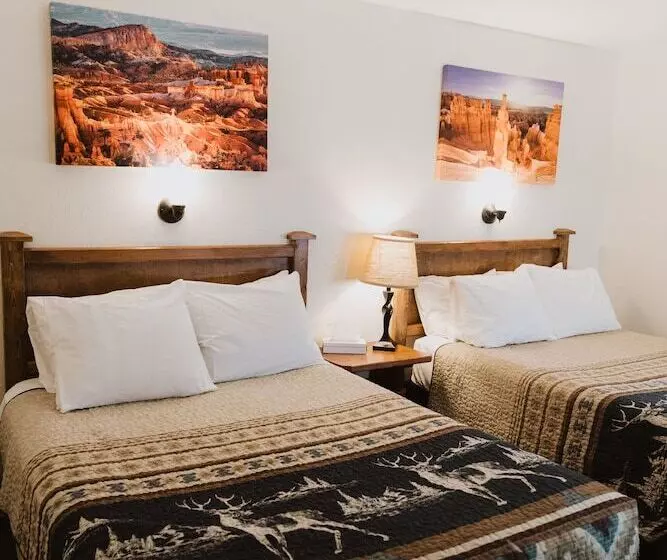 בית מלון כפרי Bryce Pioneer Village