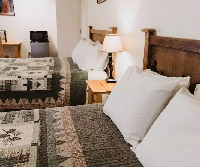 בית מלון כפרי Bryce Pioneer Village