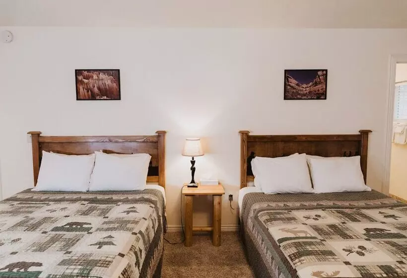 בית מלון כפרי Bryce Pioneer Village