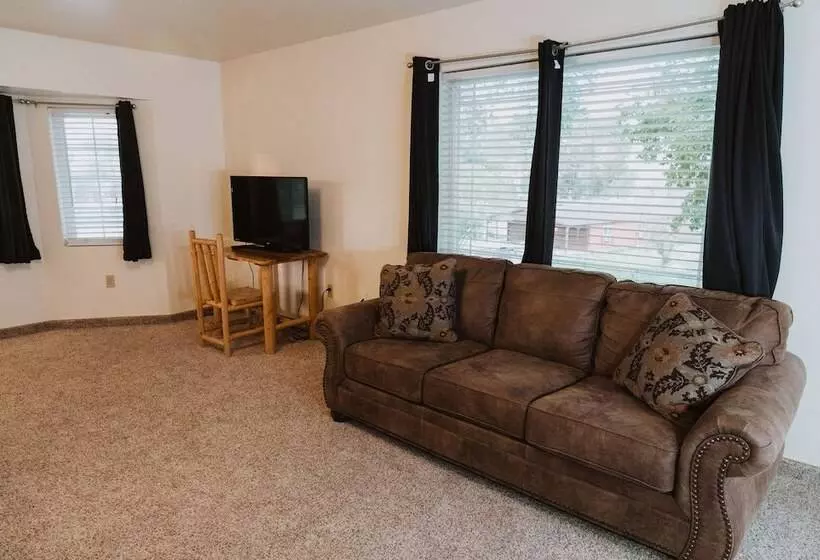 בית מלון כפרי Bryce Pioneer Village