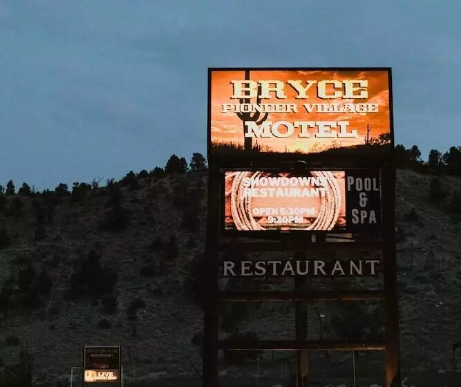 בית מלון כפרי Bryce Pioneer Village