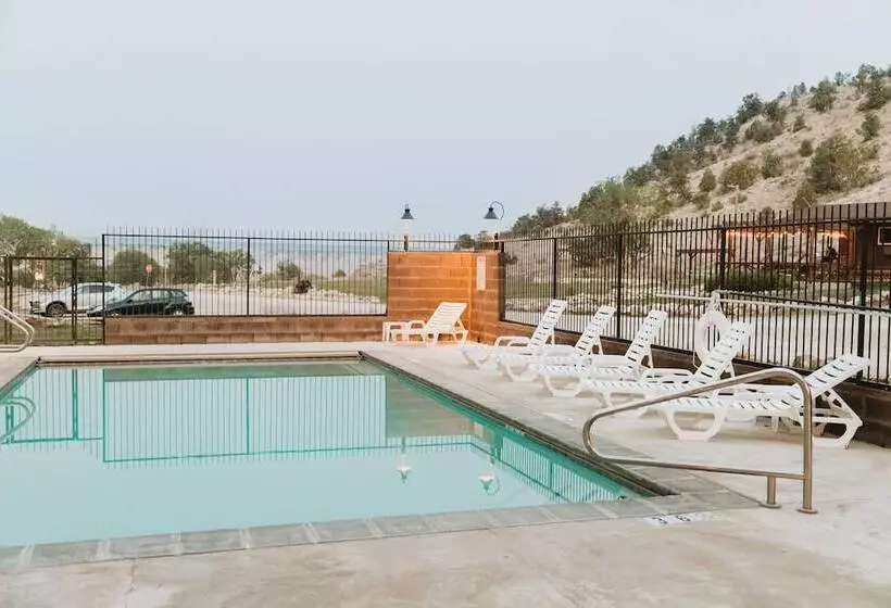 בית מלון כפרי Bryce Pioneer Village