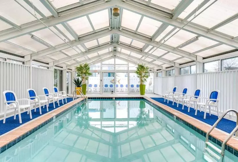 Отель Cayman Suites