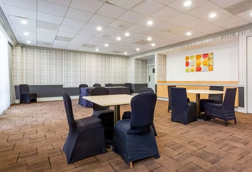 호텔 Comfort Inn & Suites Baltimore Inner Harbor